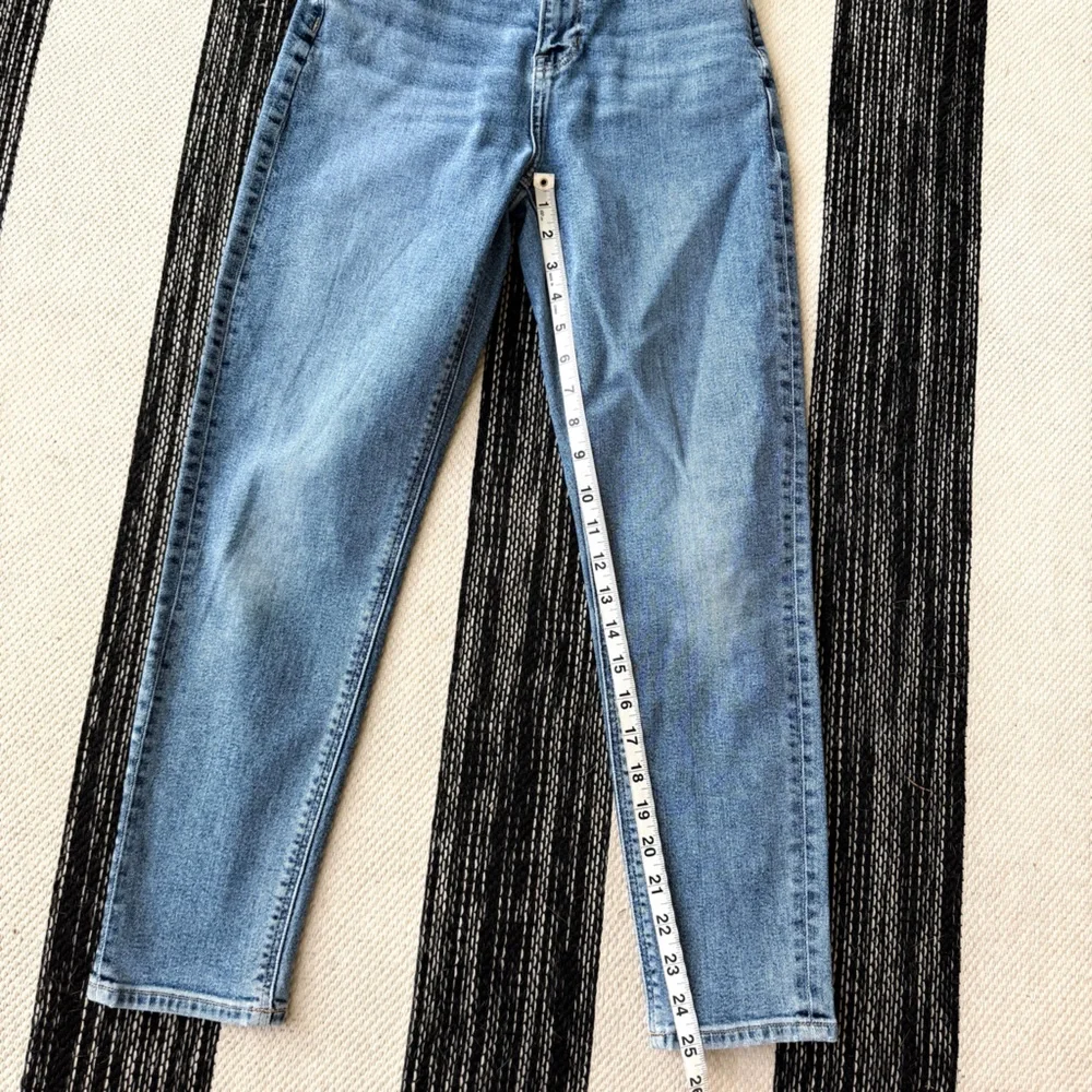 American Eagle Women's Light Blue Stretchy Mom‎ Jeans Size 0